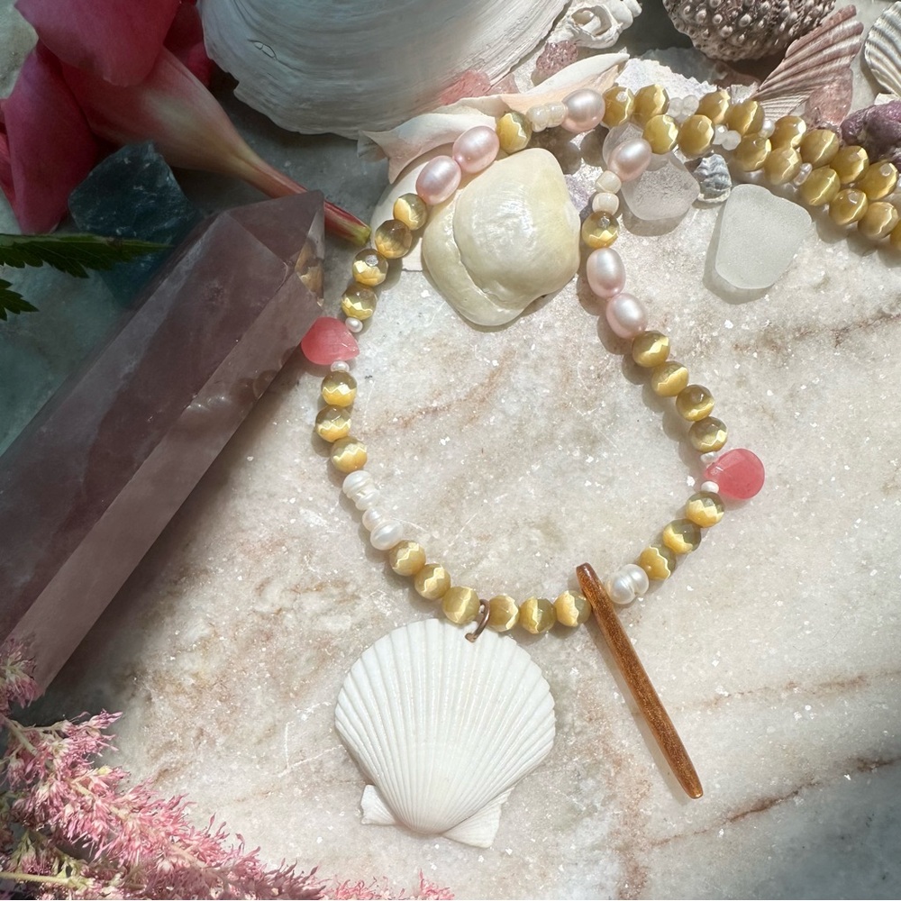 Scallop Shell + Coral + Pearl | Gold, Pink, White Necklace